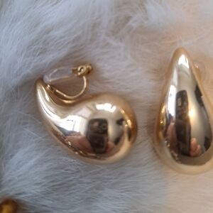 Gold tear drop shaped earrings